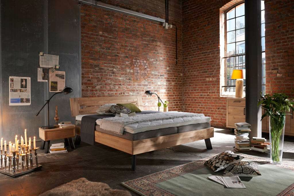 Bett Farum Sonderlänge 180x210 Wildeiche Bianco massiv Kopfteil und Metallbeine