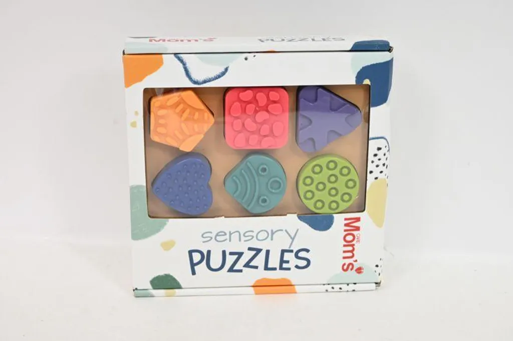 Puzzle sensoriel des formes pour apprendre les couleurs et le toucher