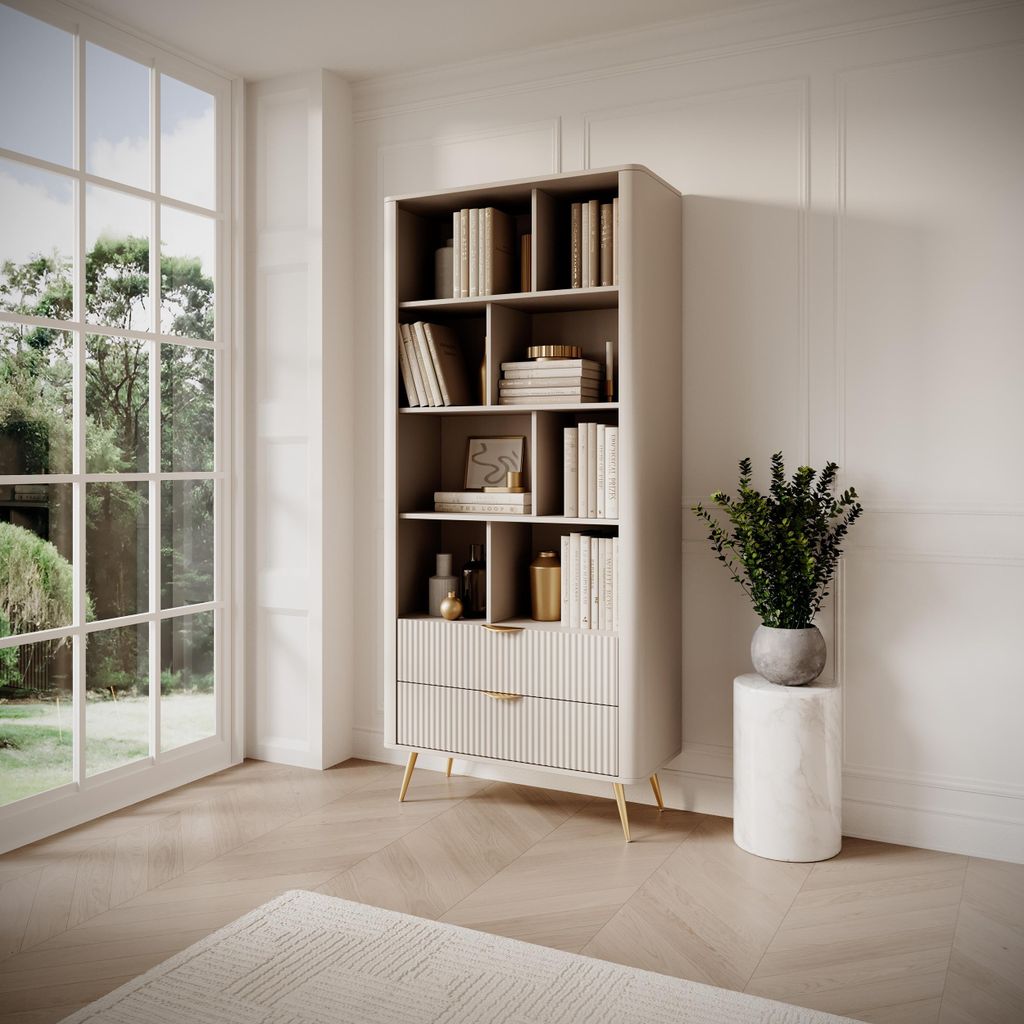LATTE Standregal mit Schubladen, beiges Bücherregal für Wohnzimmer und Zimmer, modernes Regal mit geriffelten Fronten, Farbe: Beige