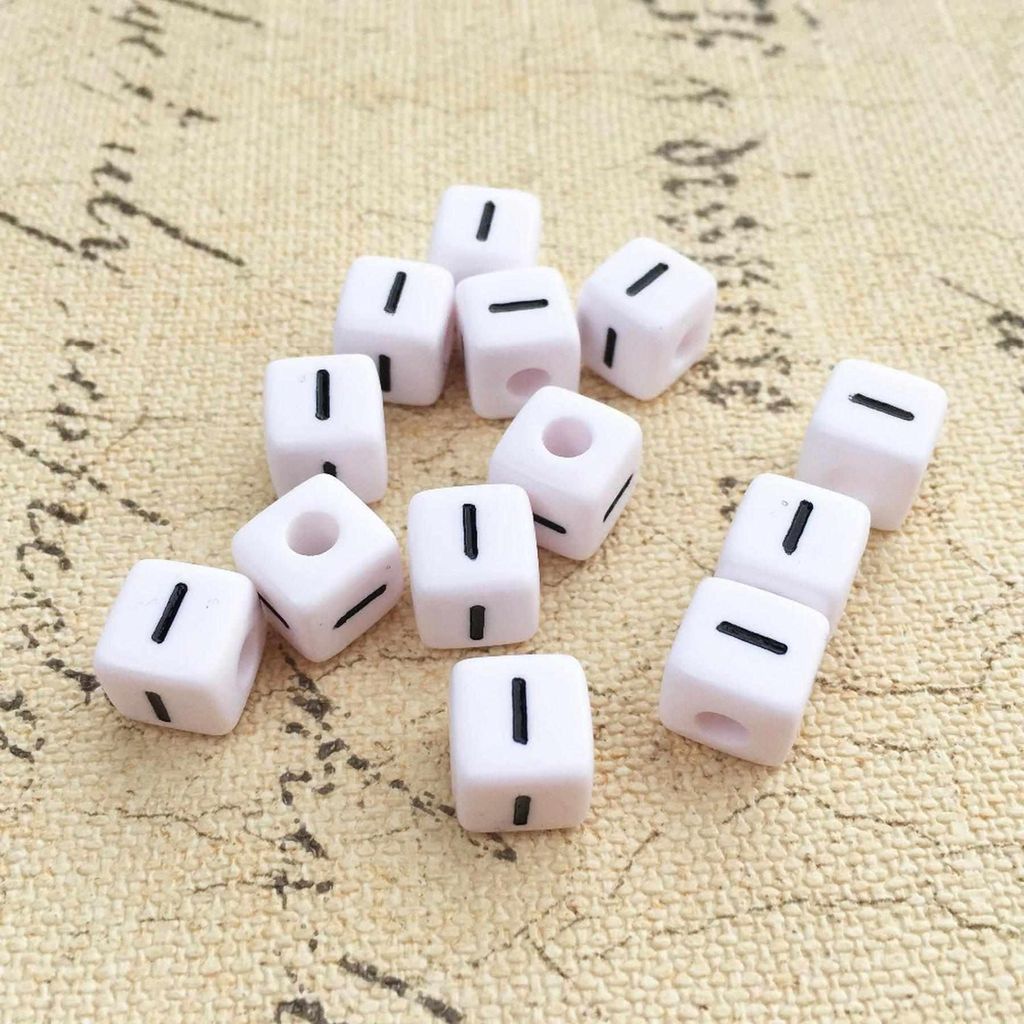 Buchstaben Perlen, 30 Stück, 6x6 mm, weiß mit schwarz, Produktbild 