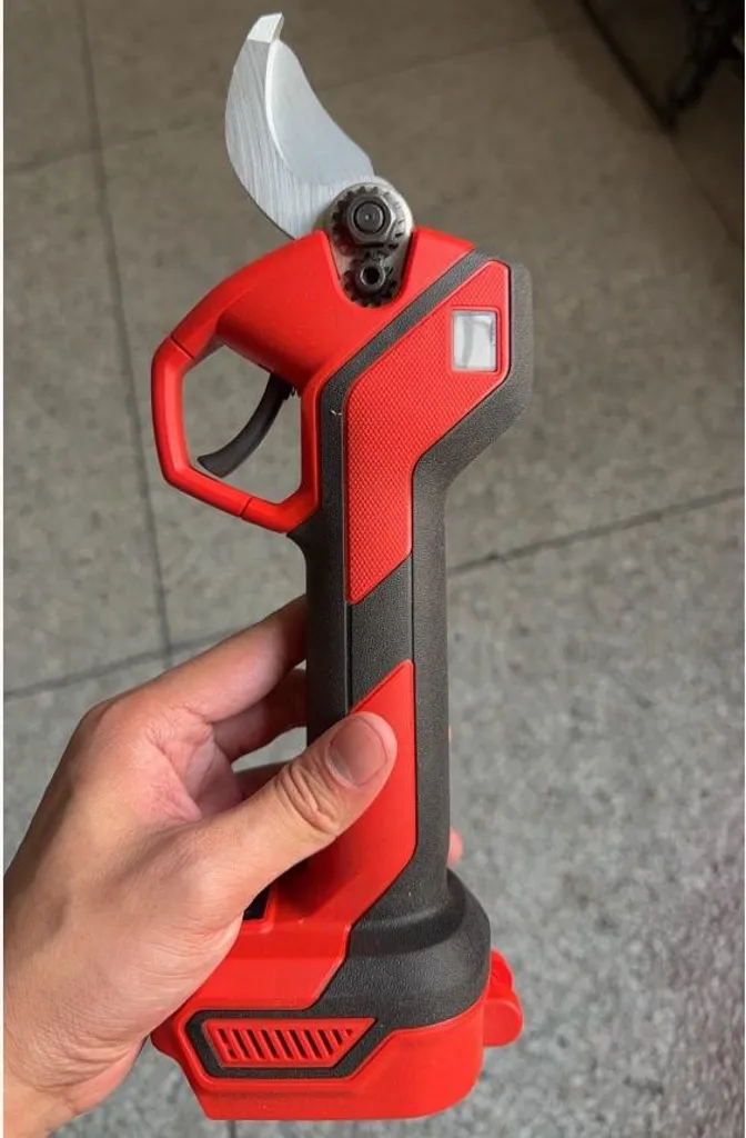 Cisaille à branches électrique 21V : Moteur Brushless, 4cm, 2 batteries