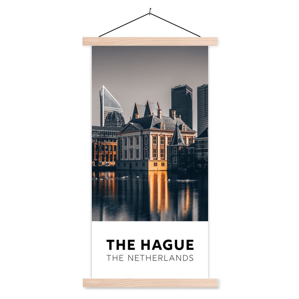 MuchoWow Textilposter Den Haag - Niederlande - Architektur - Wasser 40x80 cm mit holzfarbenen Rahmen - Wohnzimmer