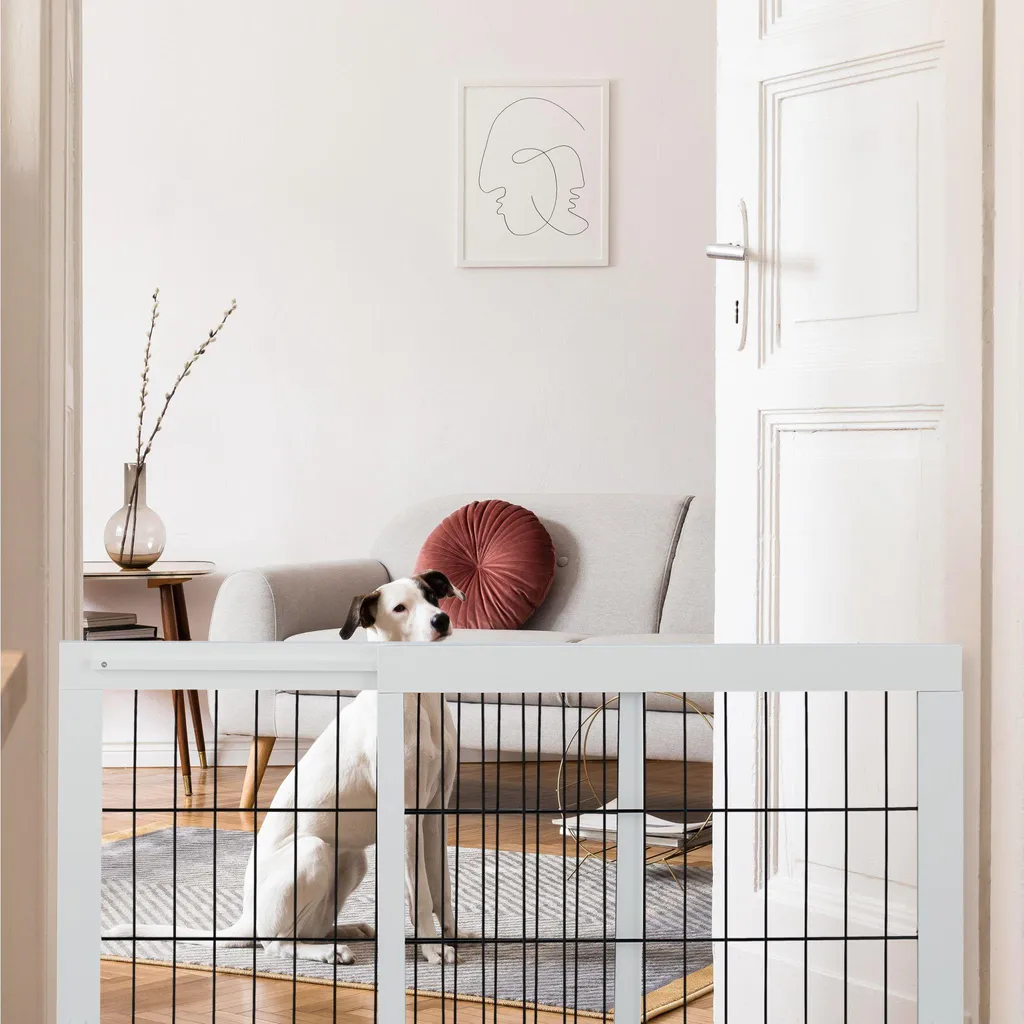 Portail de sécurité rétractable blanc : fini les chutes en escalier