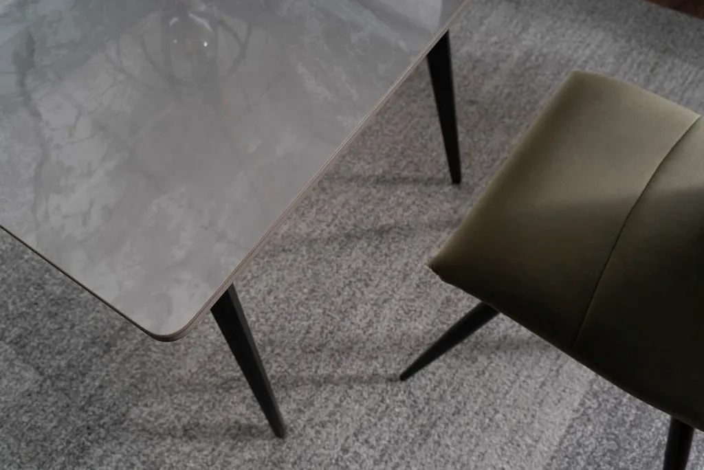 Table repas HANAN grise et noire : stable, durable et style industriel - 4