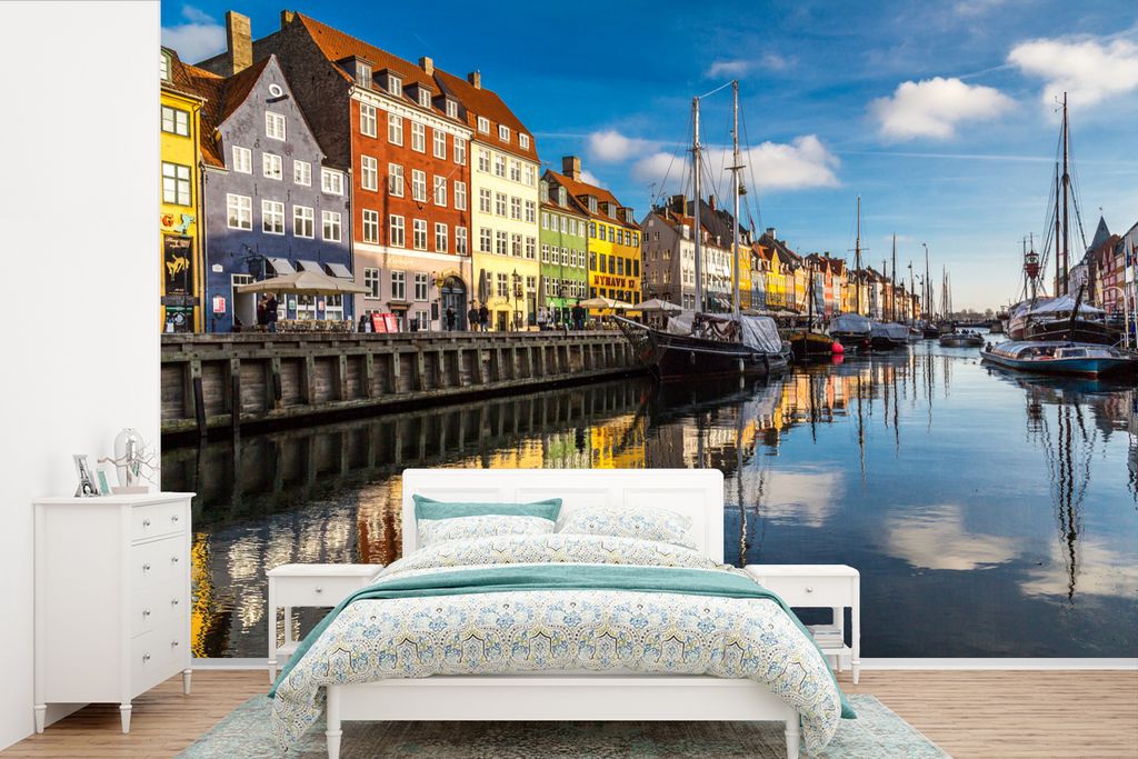 MuchoWow Fototapete für Wohnzimmer oder Schlafzimmer Wandtapete Vinyl Motivtapete Bunte Straße am Wasser in Dänemark - 360x240 cm - Vinyl-Tapete