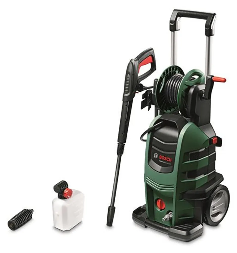 Nettoyez vos surfaces encrassées avec le Bosch AdvancedAquatak 150 bars