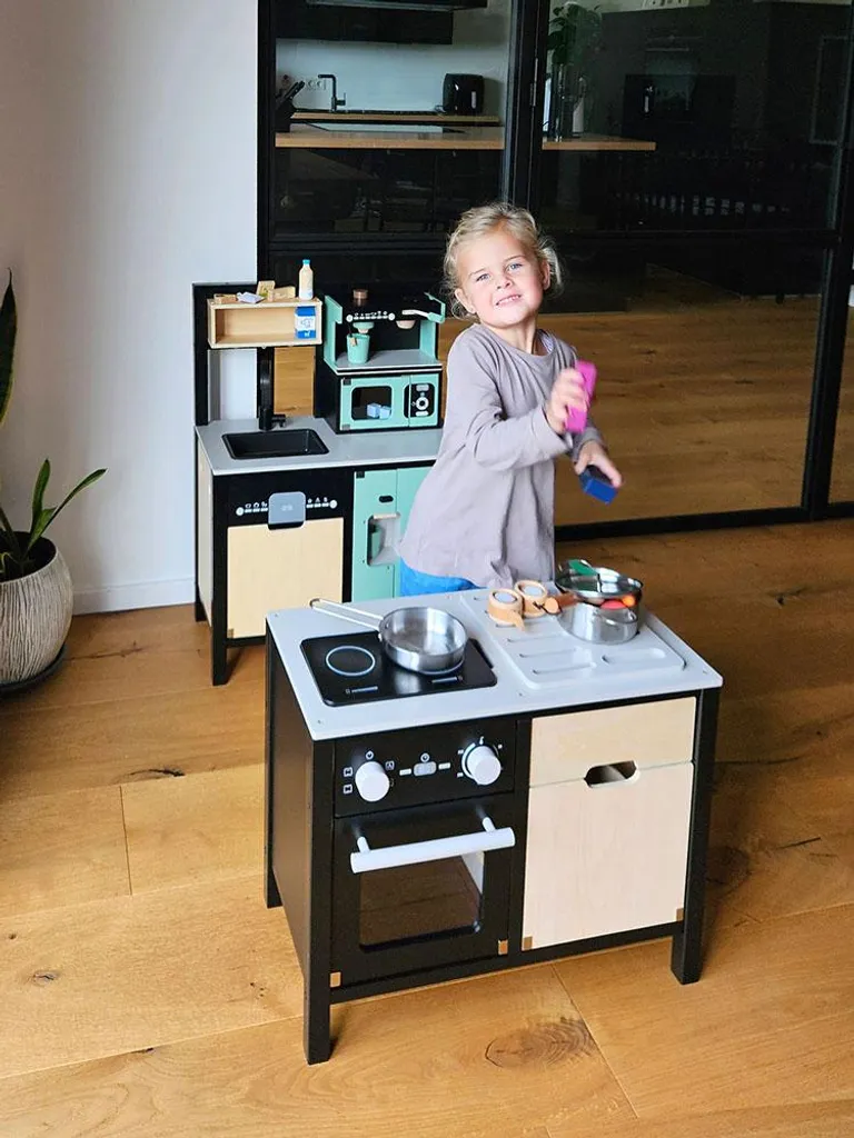 Cuisine enfant bois robuste et stable avec îlot pour petits espaces - 2