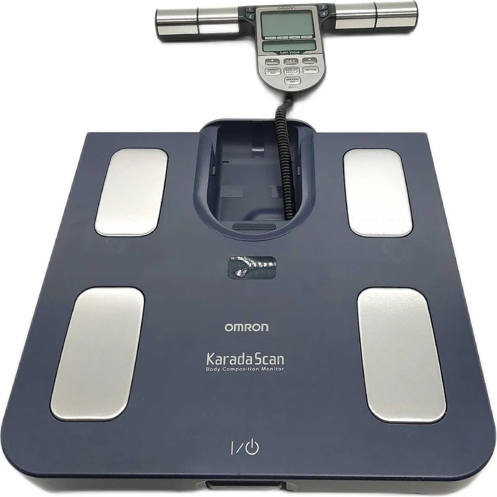 Bilancia Elettronica Omron BF511: Design Quadrato e Precisione Blu - 22