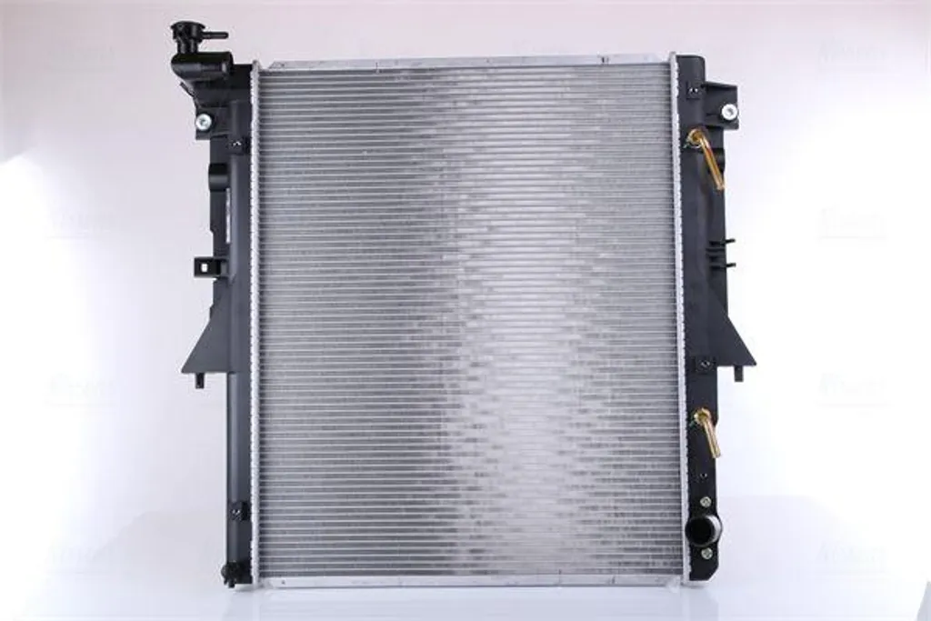 Radiateur moteur NISSENS 606548 OE 1350A809 pour Fullback et L200