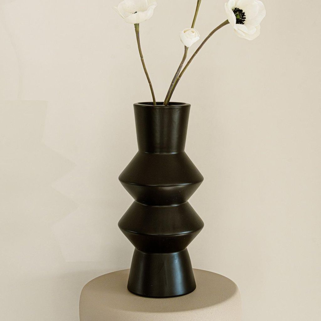 Indore Home – Evi Vase – Blumenvase – Wohnzimmerdekoration – Eckig – Schwarze Vase – Groß