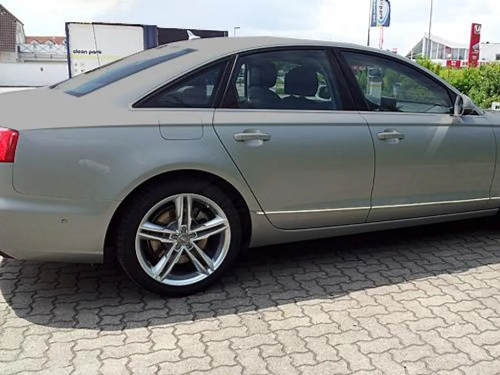 Protection de porte Audi A6 C7 contre rayures avec baguettes chromées