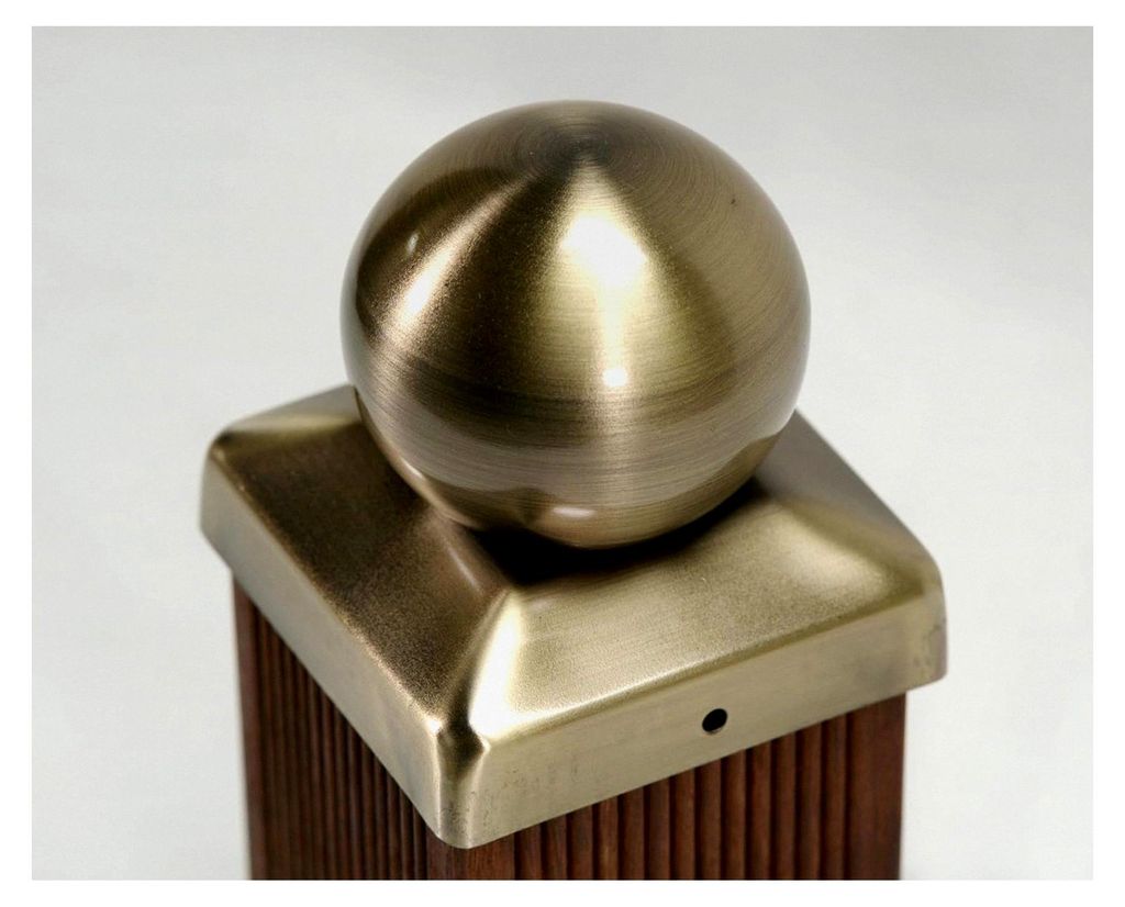 Pfostenkappe für Holzpfosten mit Kugel in Antik-Optik inkl. Edelstahl-Schrauben (71x71 mm für Pfosten 7x7 cm)