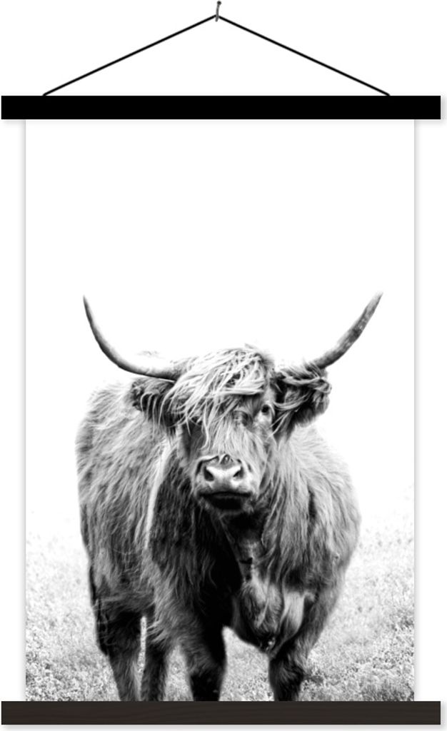 MuchoWow Textilposter Ein schottischer Hochlandrind - schwarz und weiß 40x60 cm mit schwarzem Rahmen - Wanddekorationen
