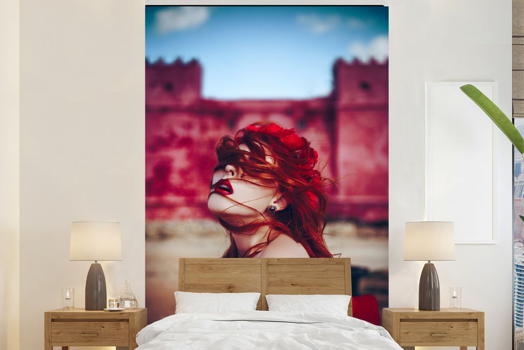 MuchoWow Fototapete für Wohnzimmer oder Schlafzimmer Wandtapete Vinyl Motivtapete Schloss - Rot - Frau - Porträt - 145x220 cm - Wanddekoration