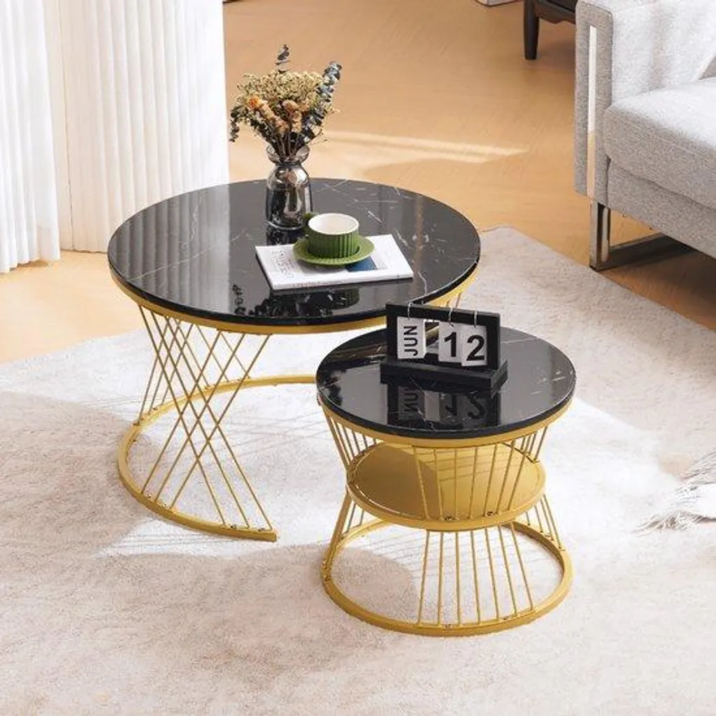 Table basse ronde dorée effet marbre pour salon élégant et cosy