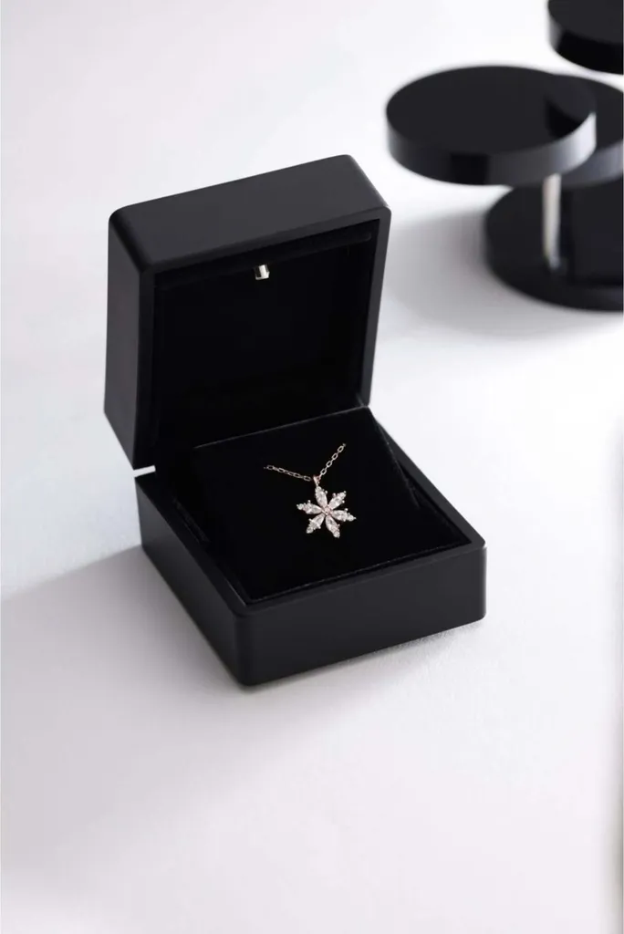 Collier en Argent 925 Fleur de Lotus et Camélia serti de Zircone Brillant