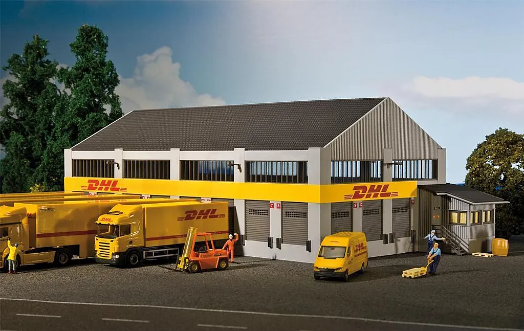 Hub DHL Faller H0 - Donnez vie à votre décor industriel miniature
