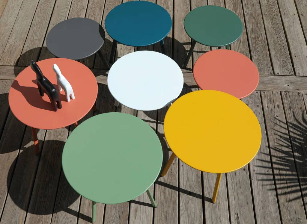 Table basse de jardin Massaï ø 45 cm en acier époxy blanc - Design pur