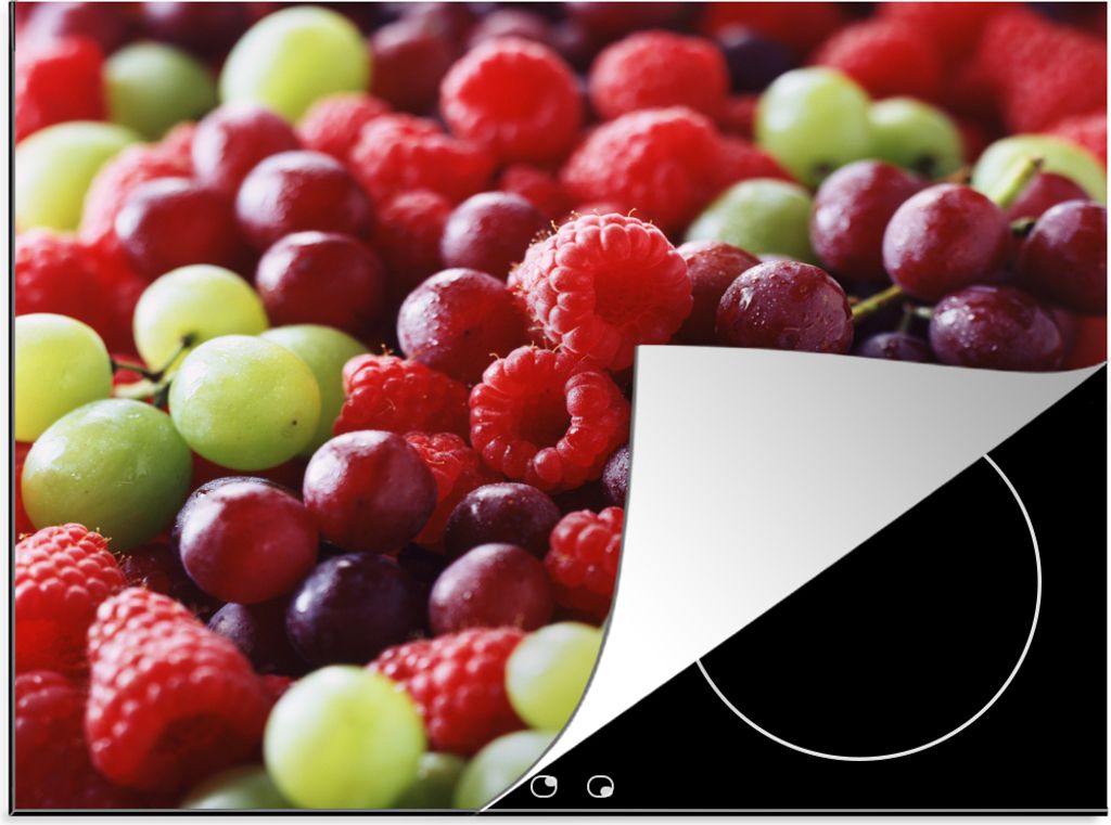 KitchenYeah Herdabdeckplatte Himbeeren zusammen mit weißen und roten Weintrauben , 65x52cm, Küche Deko, Glaskeramikkochfeld Herdabdeckung, Abde...