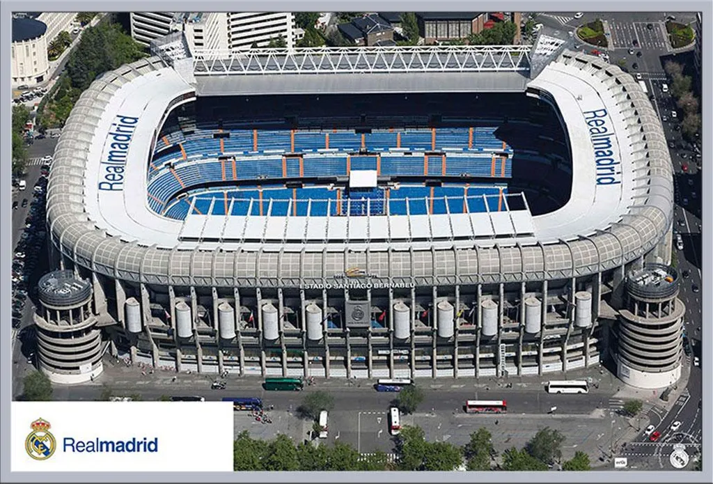 Affiche Stade Real Madrid Shinsuke - Cadre Argenté avec Vitre Acrylique