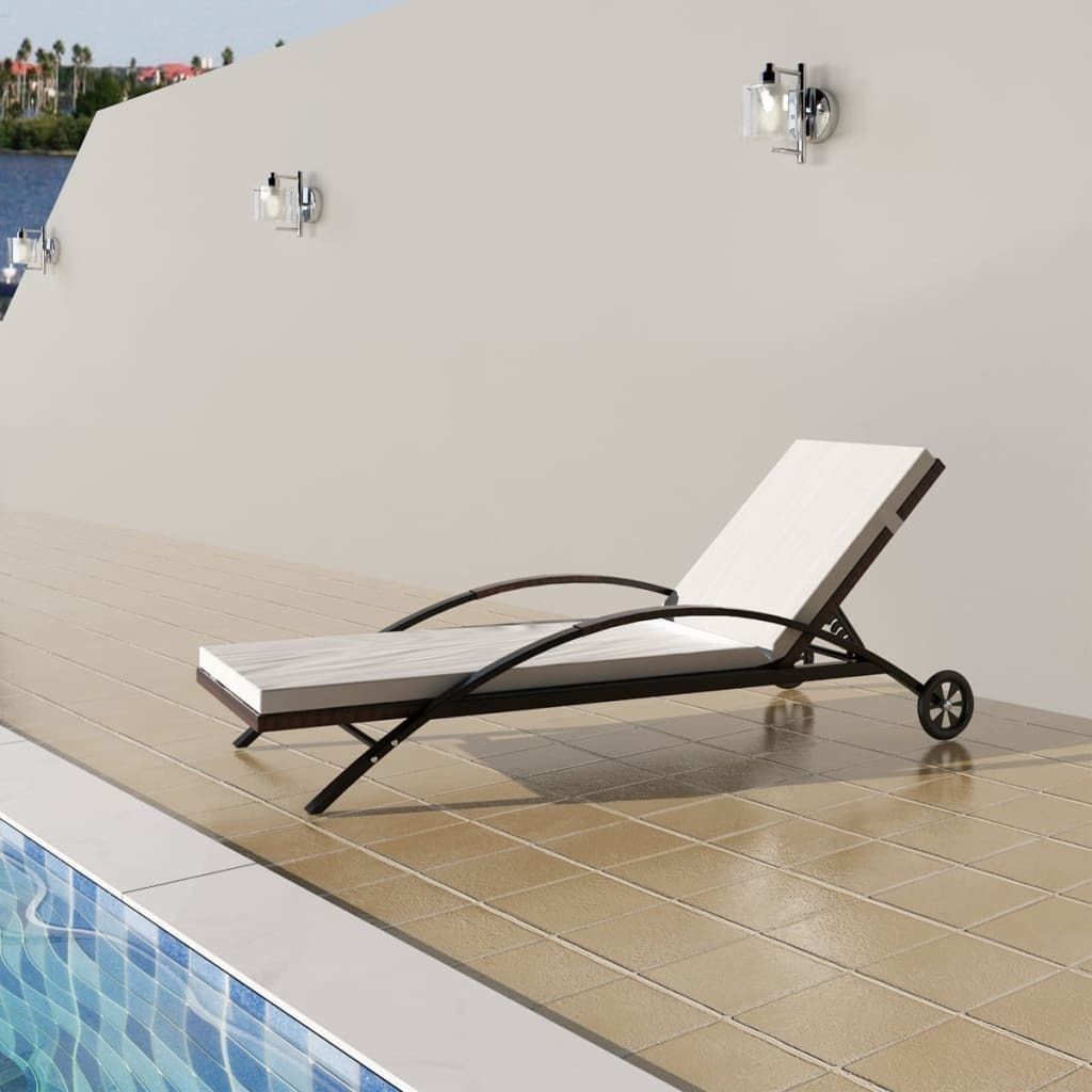 The Living Store Sonnenliege mit Polster & Rollen Poly Rattan Braun