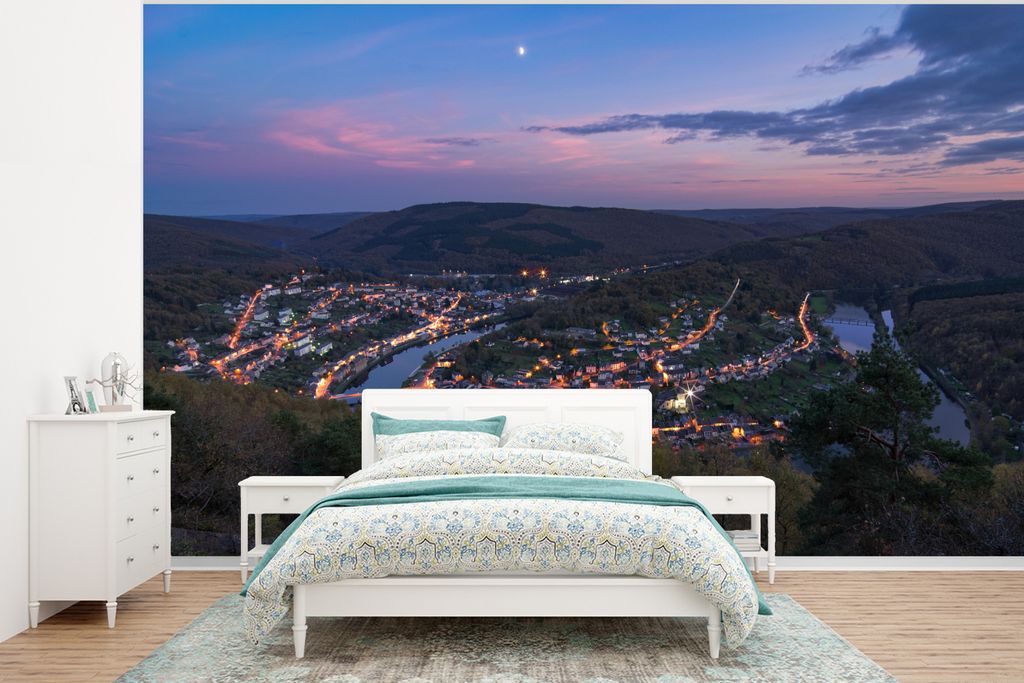 MuchoWow Fototapete für Wohnzimmer oder Schlafzimmer Wandtapete Vinyl Motivtapete Ein Luftbild von Monthermé in den Ardennen am Abend - 295x220...