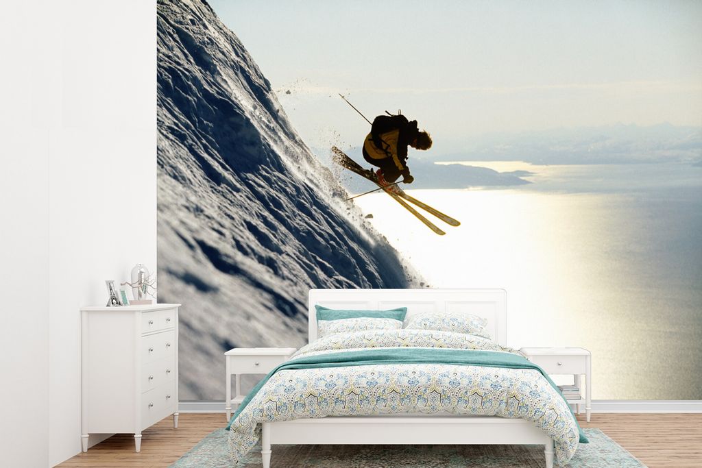 MuchoWow Fototapete für Wohnzimmer oder Schlafzimmer Wandtapete Vinyl Motivtapete Ein Mann fährt abseits der Piste in Norwegen - 360x260 cm - W...