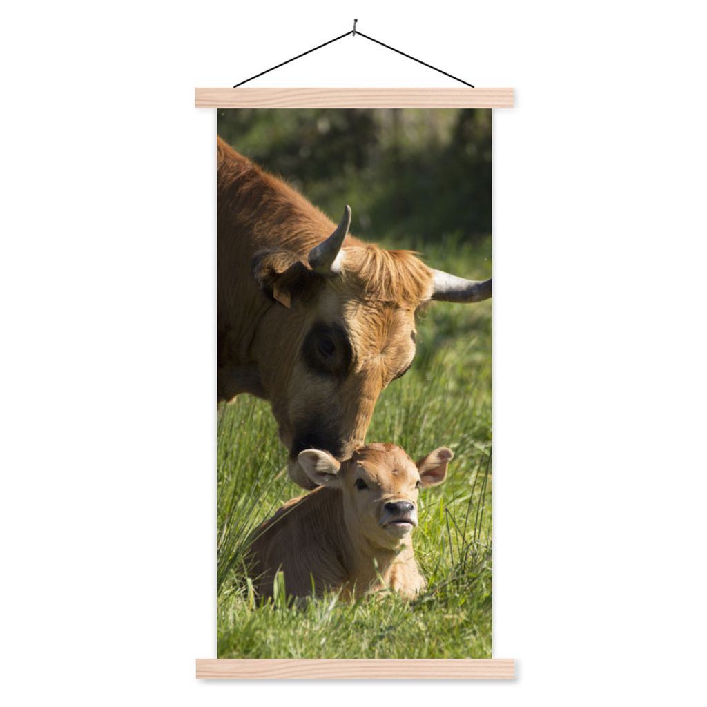 MuchoWow Textilposter Kuh - Gras - Horn - Kalb 40x80 cm mit holzfarbenen Rahmen - Wohnzimmer