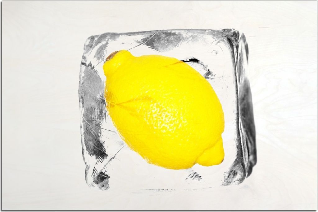 Kunstdrucke Wandbilder Holz in : Brillante Farben, Größe 60 x 90 cm Motiv Zitrone in Eiswürfel - Eiskaltes Obst