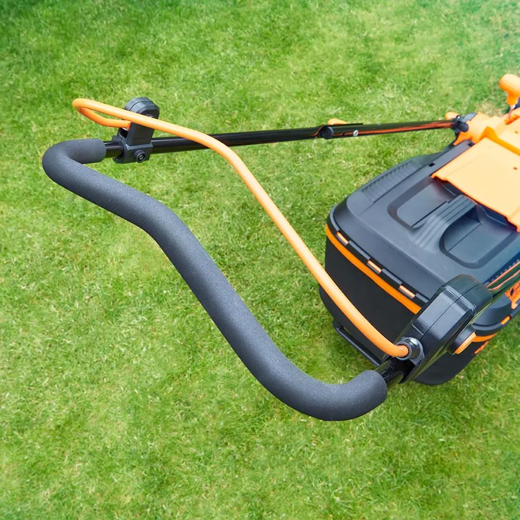 Tondeuse à gazon sans fil LawnMaster CLMF2437G 24V avec 2 batteries 4Ah - 9