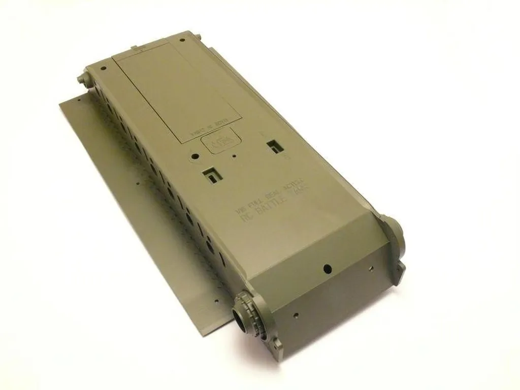 Réparer votre Char RC 3819 avec le Châssis 19-002 Bac Inférieur de Coque