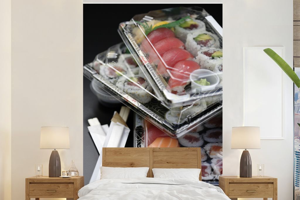 MuchoWow Fototapete für Wohnzimmer oder Schlafzimmer Wandtapete Vinyl Motivtapete Sushi zum Mitnehmen - 145x220 cm - Wanddekoration