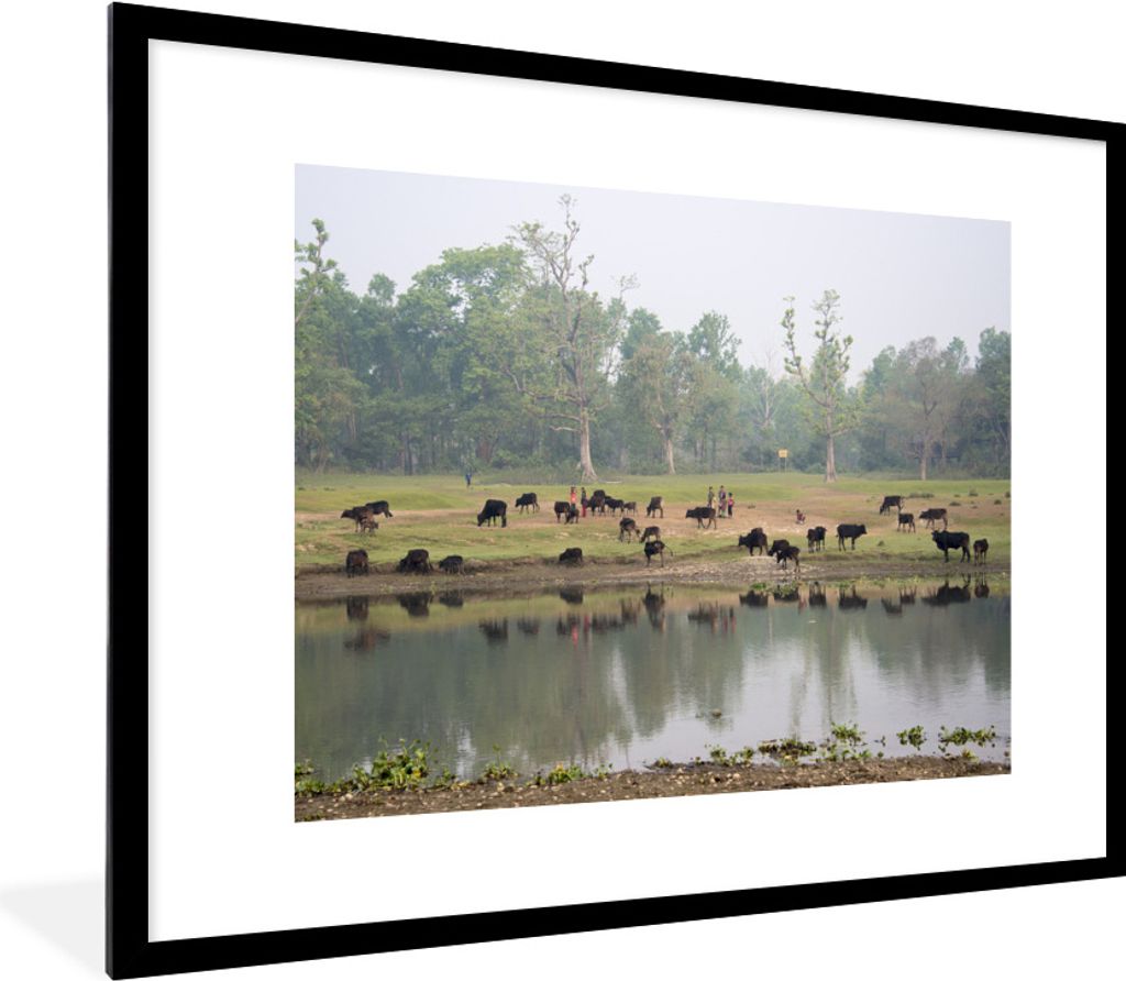 MuchoWow® Gerahmtes Poster Weidende Tiere am Wasser im Produktbild 