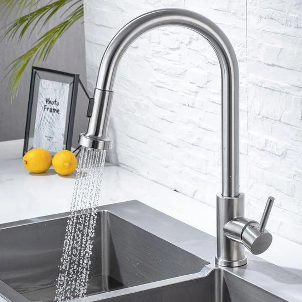 Mitigeur de cuisine pivotant inox pour simplifier le lavage des plats