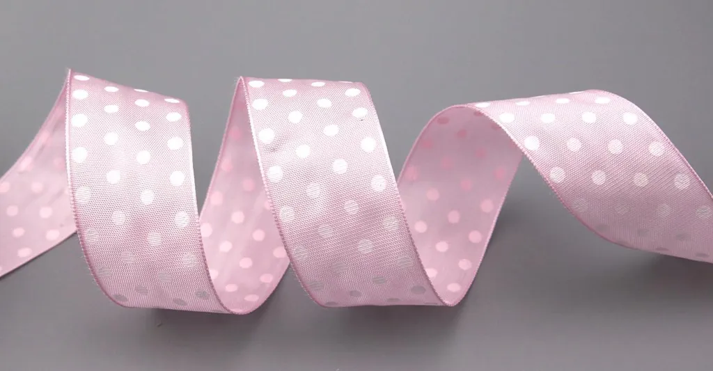 Ruban décoration Pâques et Anniversaire rose à pois 20 m bord filaire