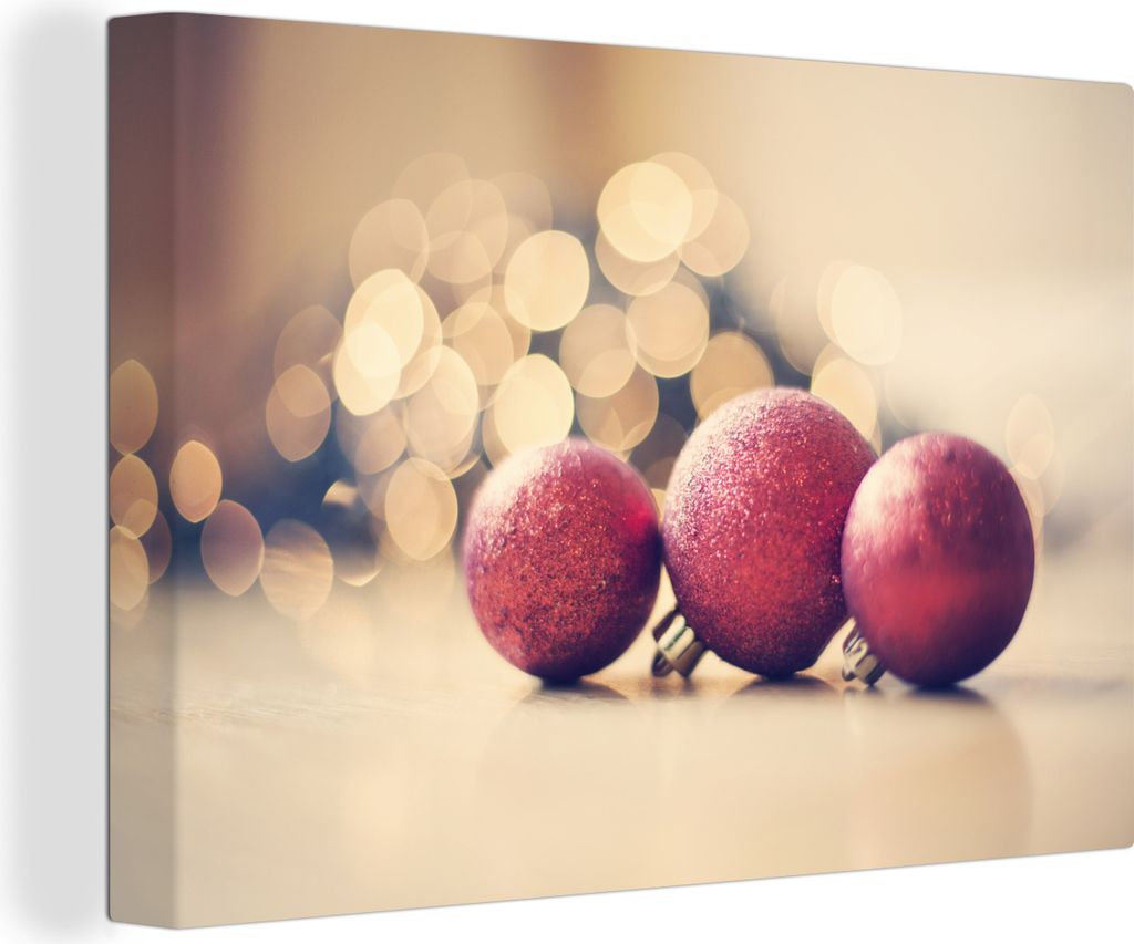 OneMillionCanvasses - Leinwandbilder - 140x90 cm, Drei rote Kugeln und Weihnachtsbeleuchtung, Wandbilder Kunstdruck Wanddekoration - Foto auf Lei...