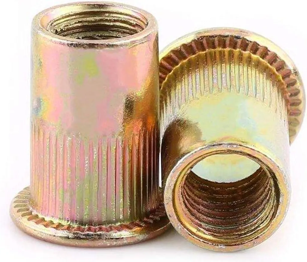 Décoration résine époxy brillante avec éclats de verre et métal pur