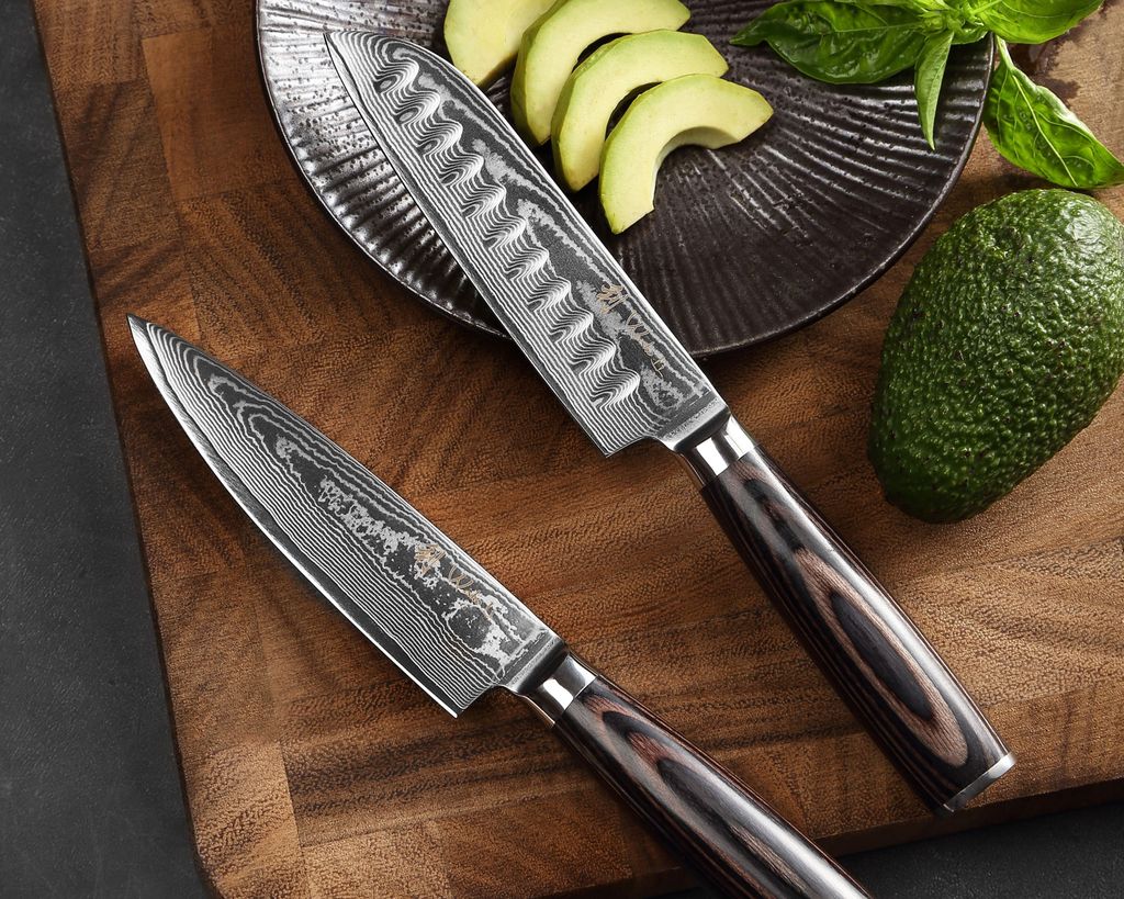 Wakoli EDIB Essentials Set 2 Coltelli Damascati – Chef 13 Cm E Santoku 12 Cm, Lama VG10 A 67 Strati, Manico In Legno, Confezione Regalo E Protezione Dita