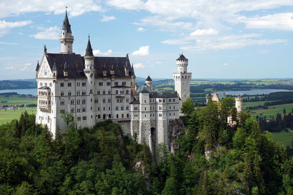hansepuzzle 21880 - Neuschwanstein Puzzle, 2000 Teile, Orte, 90,0 x 60,0cm mit hochwertiger Aufbewahrung, Kartonbox und wiederverschließbarem Beutel