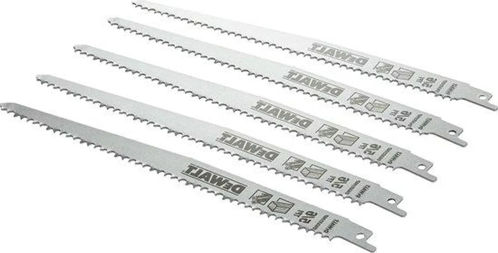 Scier le bois rapidement avec la lame de scie sabre 240 mm DT2352-QZ HCS