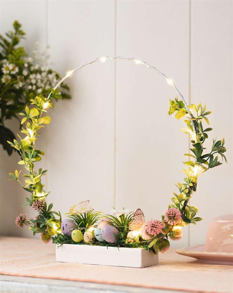 LED Dekoring "Ostern" aus Metall, Ø 30 cm, auf Holz Sockel, Tischkranz, Osterkranz, Leuchtdeko, Osterdeko