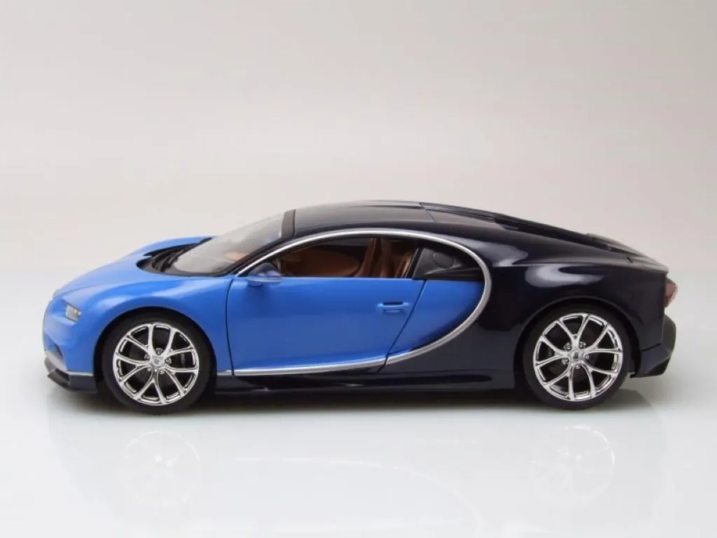 Bugatti Chiron Bburago 1:18 Plus Bleue - Finitions Détails et Portes Ouvrantes - 9