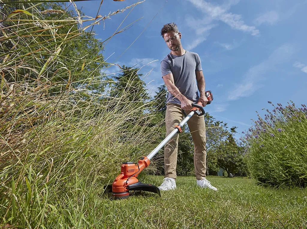 Coupe-bordure à batterie 36V pour jardinage précis avec tête AFS 33cm