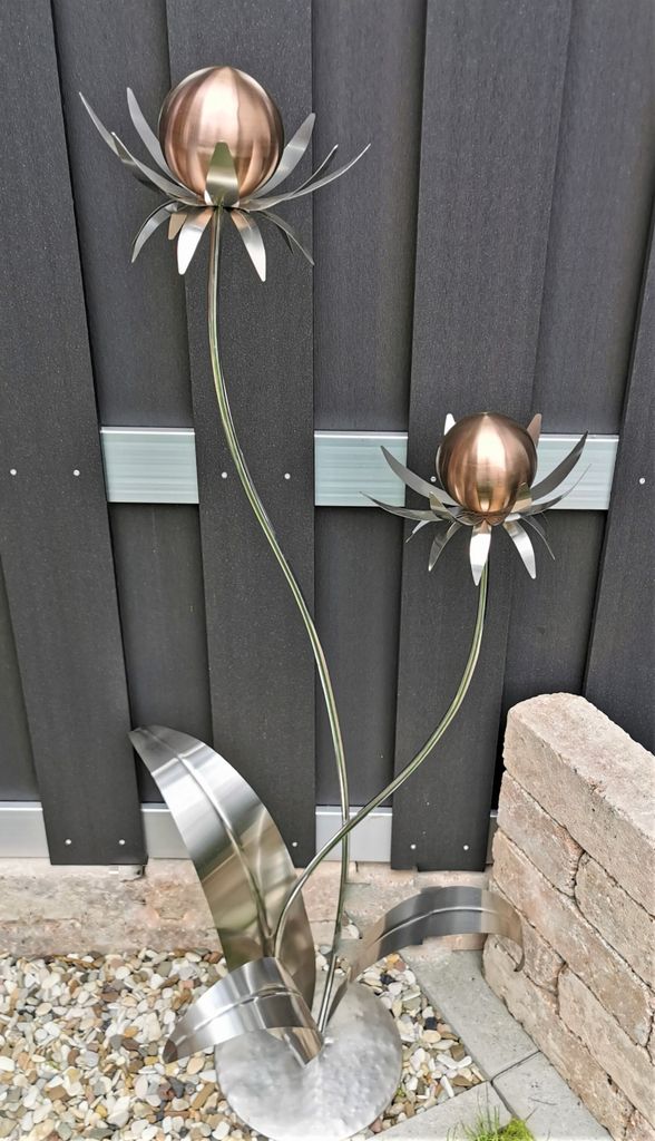 Skulptur Blume Milano Edelstahl 120 cm mit Kugel Edelstahl golden rose matt gebürstet mit Standfuß Dekoration Gartendeko