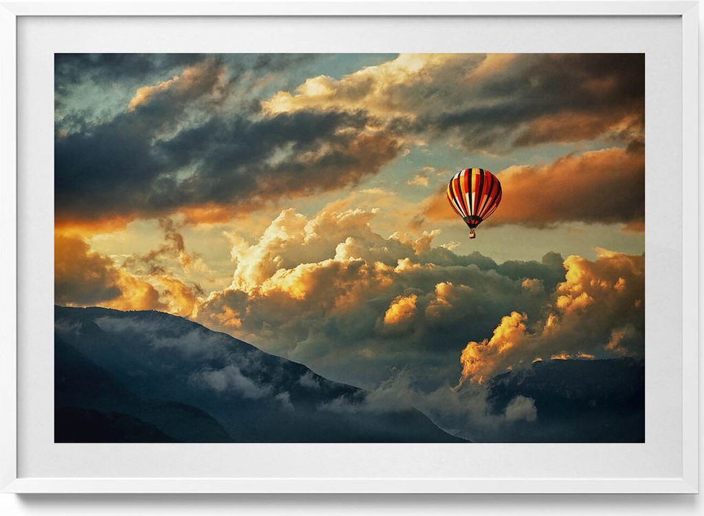 Ballonfahrt zwischen den Wolken– Wandbild mit Rahmen – Gerahmtes Bild – Wanddekoration – 100x70 cm – Weiß Rahmen