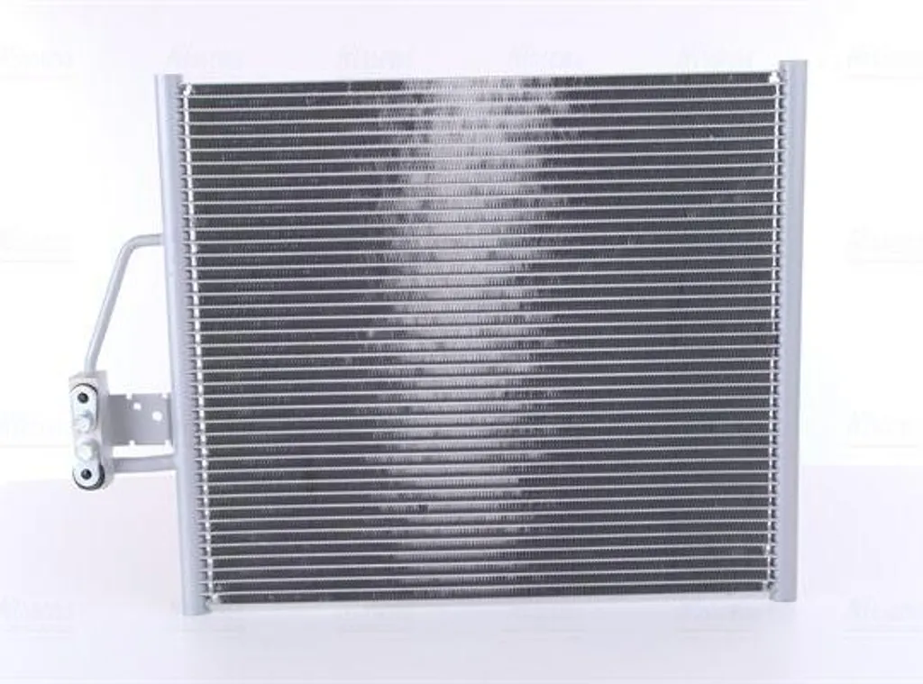 Condenseur clim BMW E39 idéal pour réparer une fuite de gaz OE 64538391647