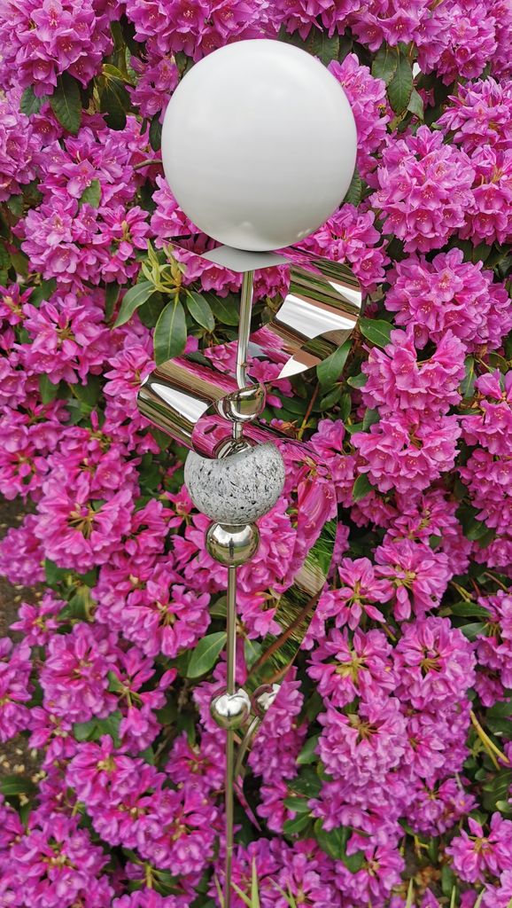 Skulptur Saturn Edelstahl weiß matt gebürstet 160 cm Gartenstecker Beetstecker Rosenkugel