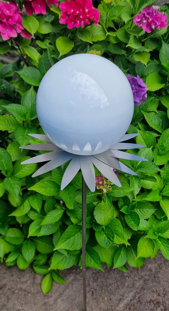 Blütenzauber Milano Rosenkugel 15 cm Edelstahl weiß poliert Gartenstecker Deko mit Stab 80 cm