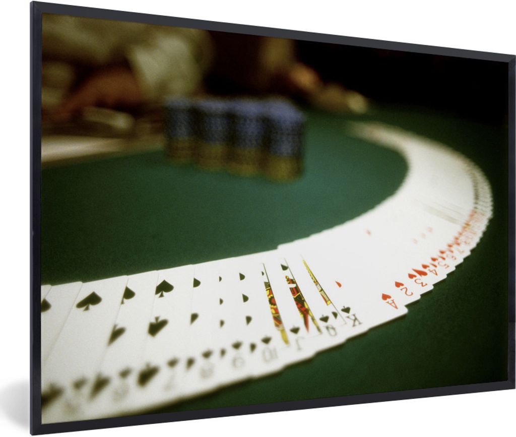 MuchoWow Gerahmtes Poster Spielkartenstapel auf dem Tisch 30x20 cm - Poster mit Schwarzem Bilderrahmen Wandposter Rahmen Foto Bilder - Kunstdruck...