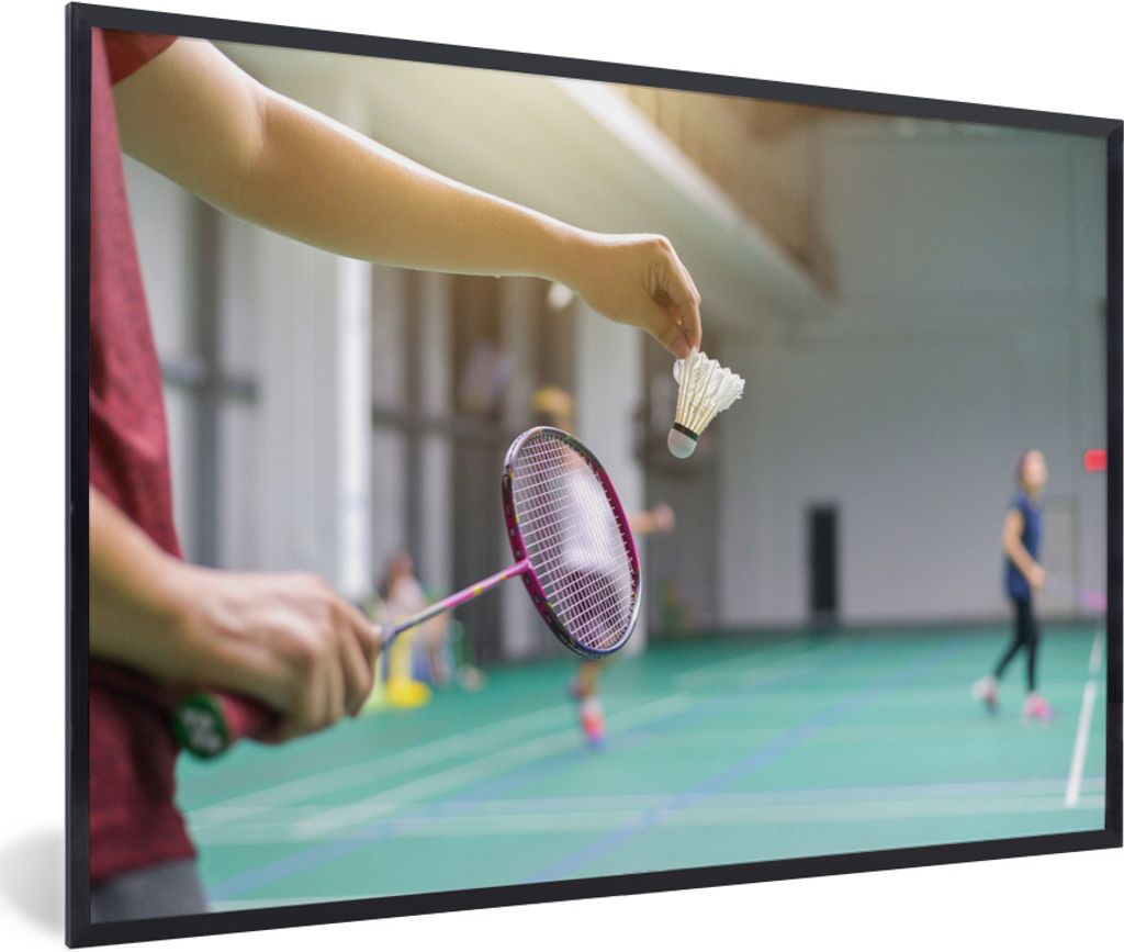 MuchoWow Gerahmtes Poster Ein Mann ist im Begriff, Badminton zu spielen 60x40 cm - Poster mit Schwarzem Bilderrahmen Wandposter Rahmen Foto Bilde...